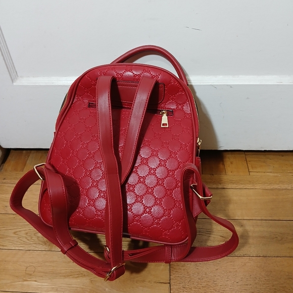 Red backpack - Picture 2 of 6